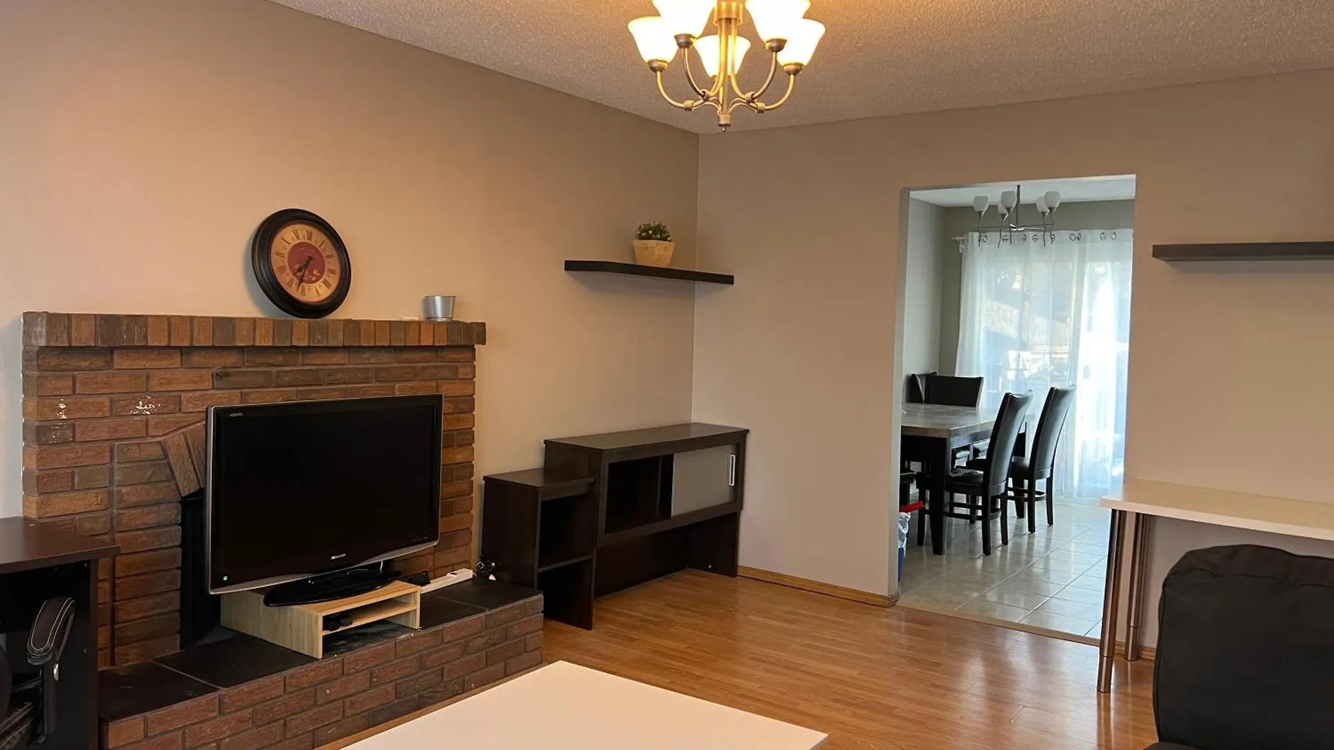 Gorgeous Single House Apartment Calgary