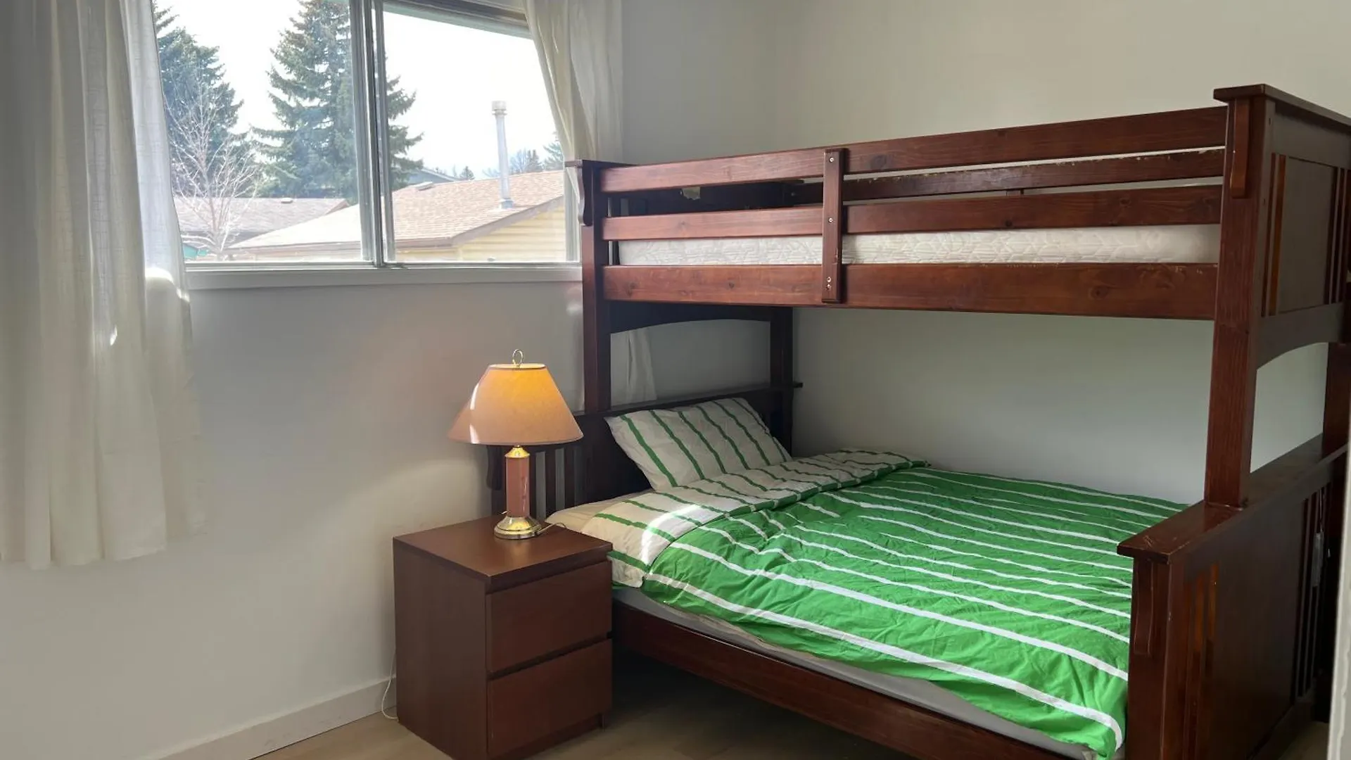 Gorgeous Single House Apartment Calgary Canada