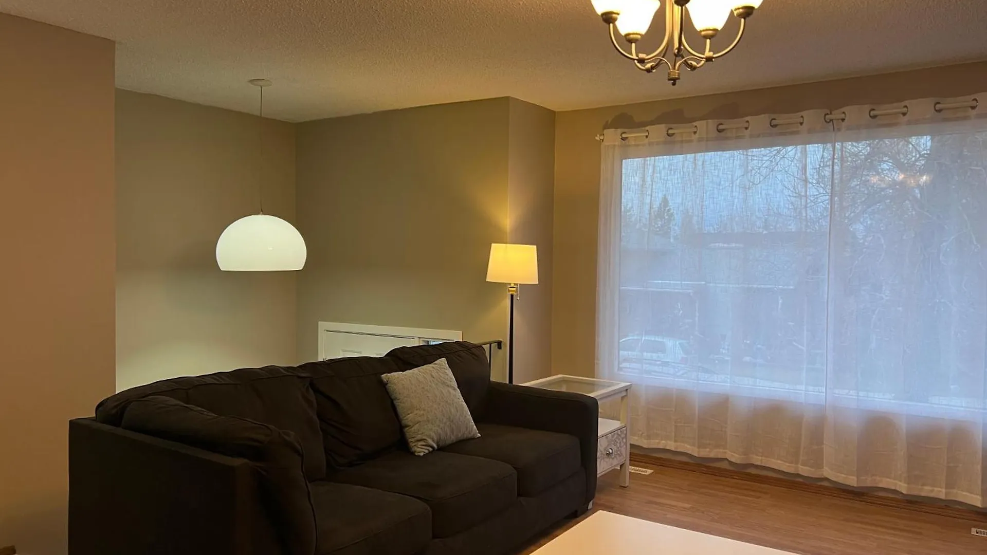 Gorgeous Single House Apartment Calgary Canada