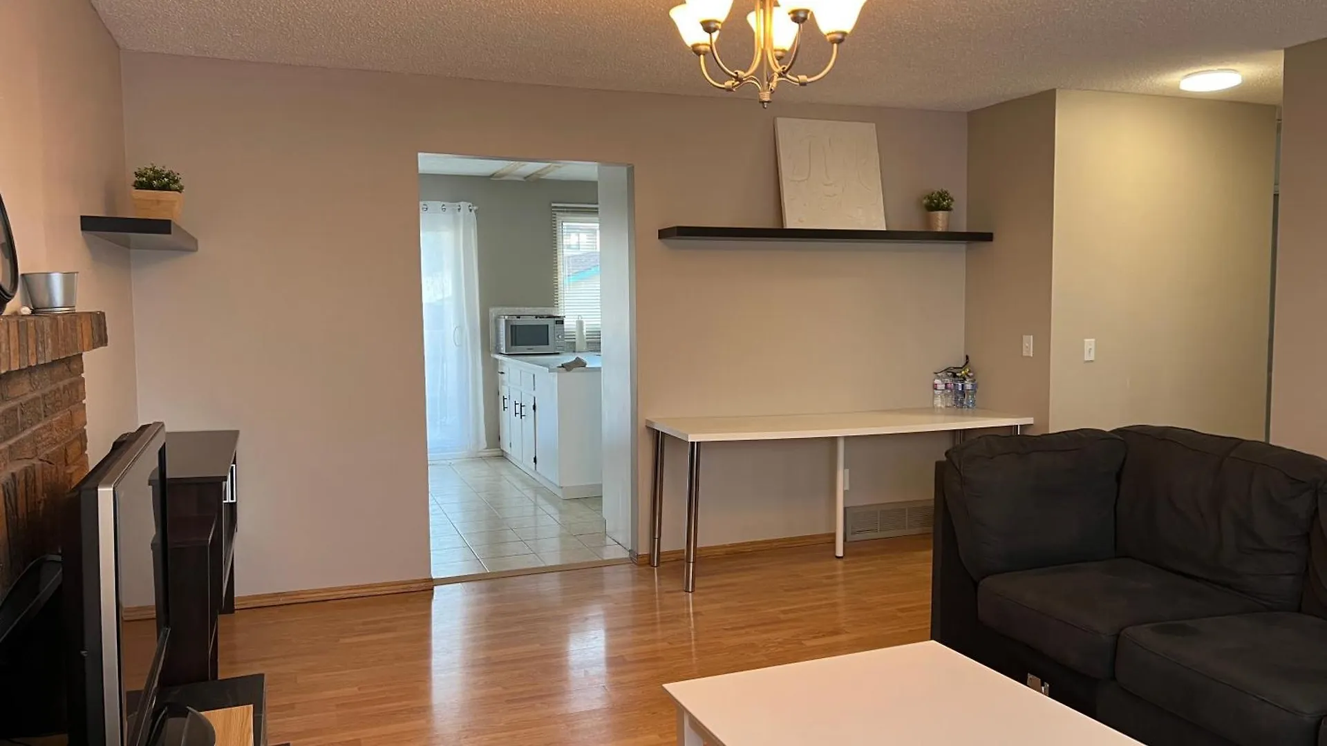 Gorgeous Single House Apartment Calgary